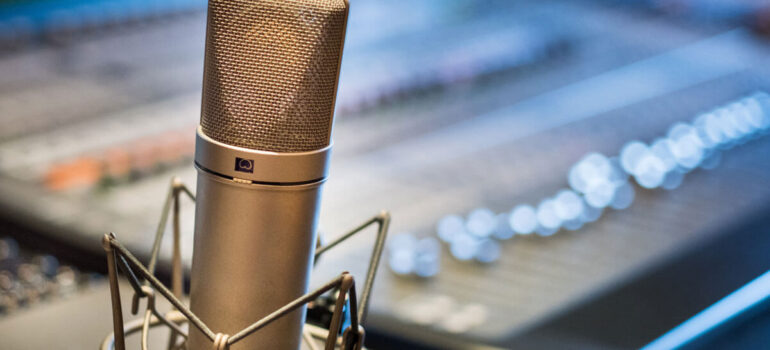 How to Build a Podcast Studio With Professional Equipment