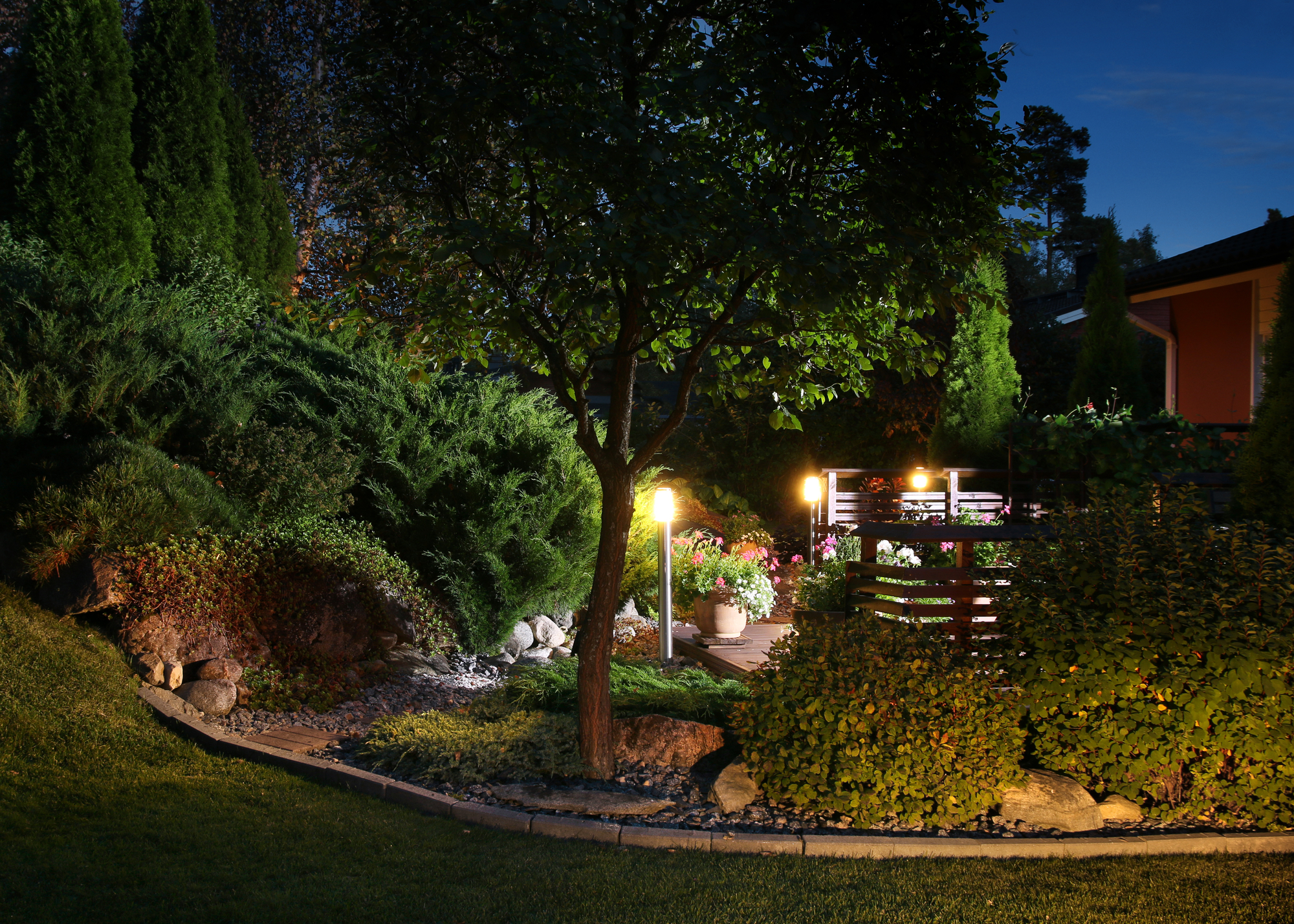 Make the right revamping choice for your landscape lighting